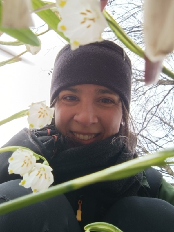 Cristina Amador, bióloga, en trabajo de campo